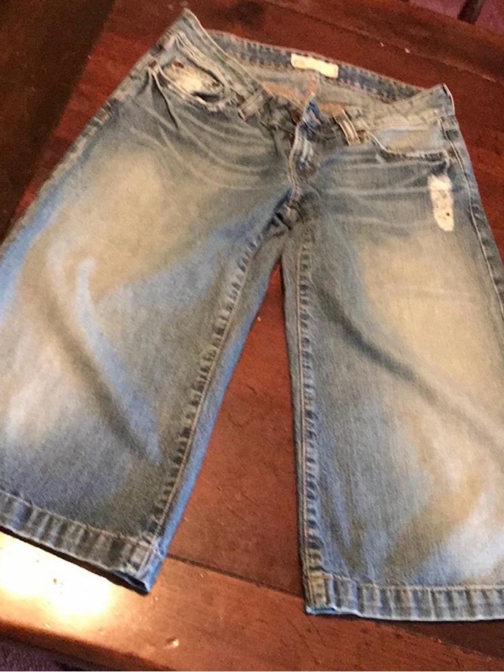 BKE Buckle Blue Distressed Cropped Jeans/Capri